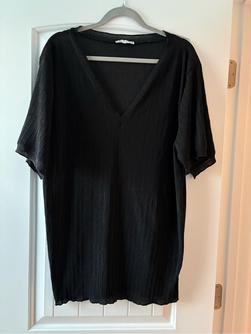 Zara Black Textured V-Neck Sweater Size Medium Short Sleeve Goth Minimalist Cozy